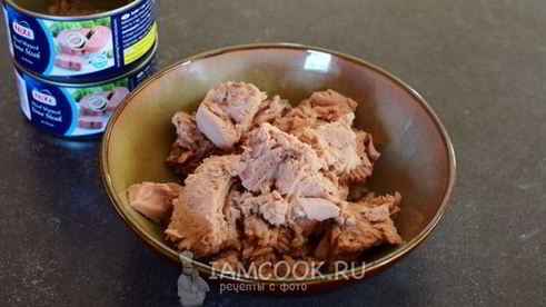 котлеты из консервированного тунца и кукурузы