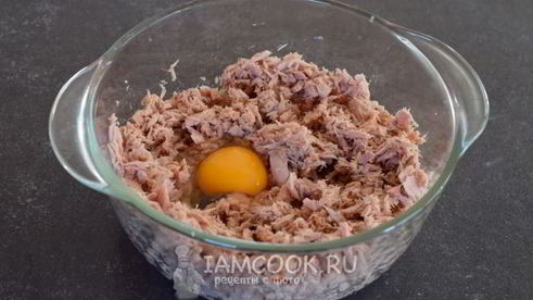 котлеты из консервированного тунца и кукурузы