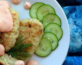 Котлеты с пекинской капустой и розовым соусом