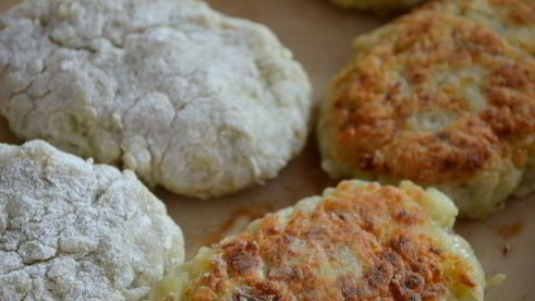 котлеты с пекинской капустой и розовым соусом