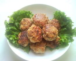 Куриные котлеты с грибами и зеленым базиликом