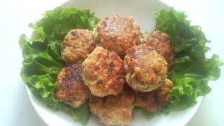 Куриные котлеты с грибами и зеленым базиликом