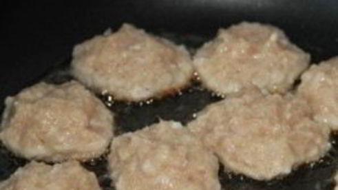 куриные котлеты в томатном соусе