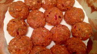 Мясные котлеты с морковью на пару