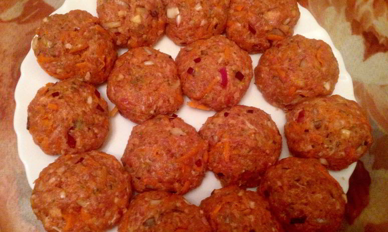 Рецепт мясных котлет с морковью на пару