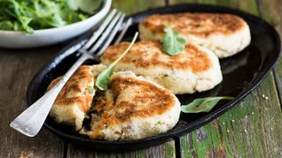 Рыбные котлеты из скумбрии с картофельным пюре