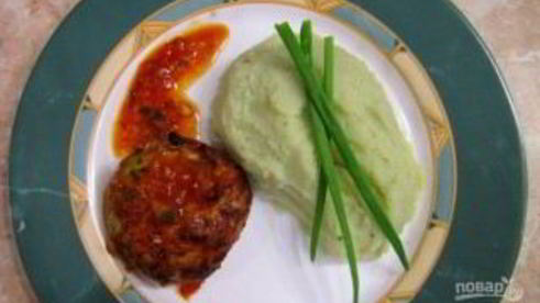 рыбные котлеты под соусом в духовке