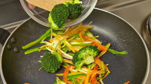 лапша с брокколи