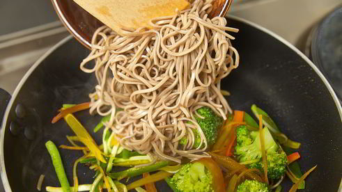 лапша с брокколи