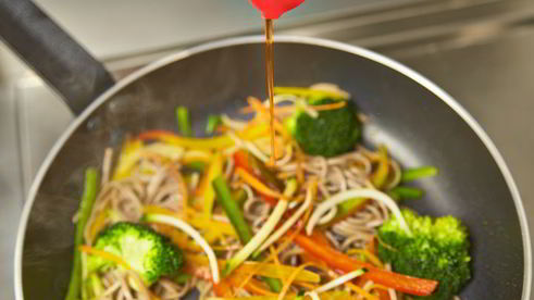 лапша с брокколи