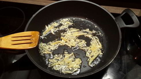 лапша с овощами и курицей