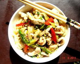 Лапша-удон с курицей и креветками