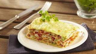 Лазанья из тунца и помидоров с сыром моцарелла