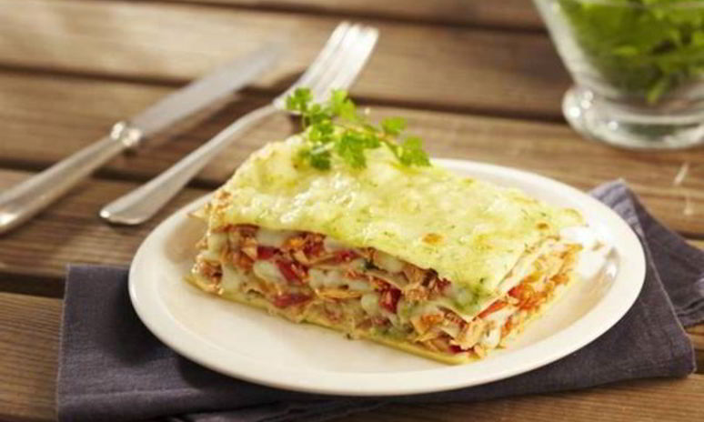 Рецепт лазаний из тунца и помидоров с сыром моцарелла