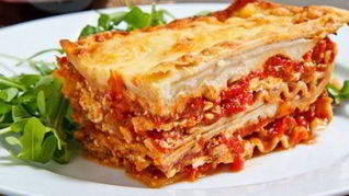 Лазанья с курицей и помидорами