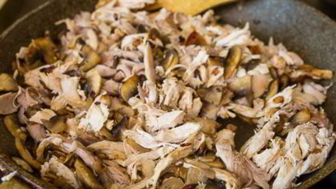 лазанья с курицей и шампиньонами