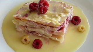 Лазанья с творогом и малиной