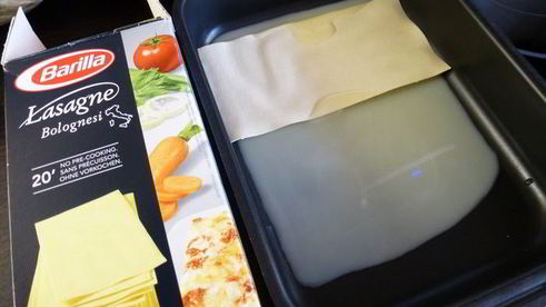 лазанья с творогом и малиной