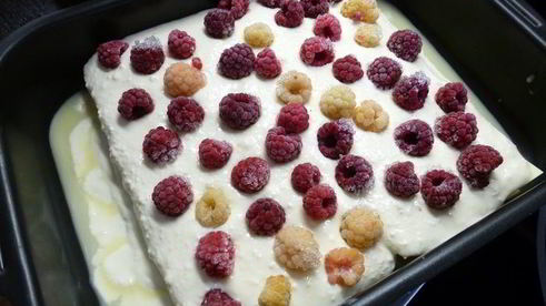 лазанья с творогом и малиной