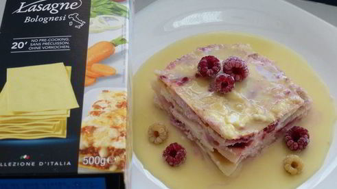 лазанья с творогом и малиной