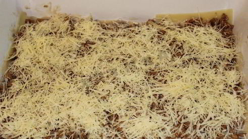 мясная лазанья с грибным соусом