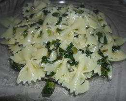 Бабочки с жареным шпинатом