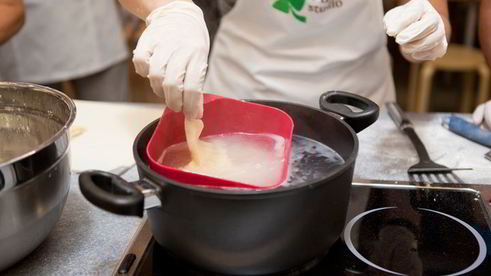 каннеллони с ветчиной и моцареллой