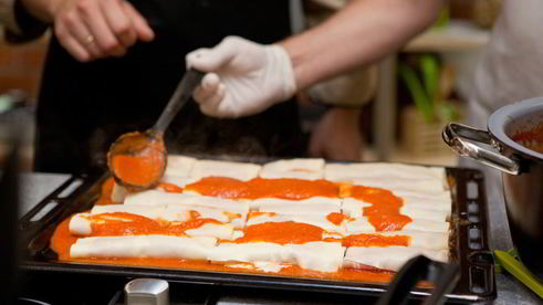 каннеллони с ветчиной и моцареллой