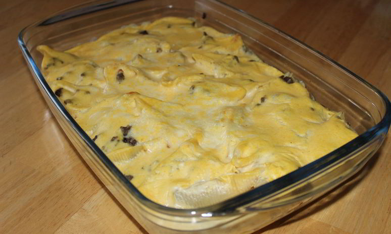 Рецепт конкильонь, фаршированных индейкой, со сливочно-тыквенным соусом