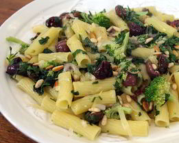 Макароны с брокколи и шпинатом