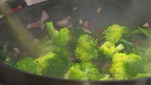 макароны с брокколи и шпинатом