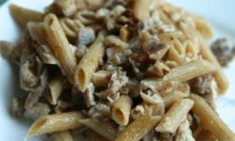 Рецепт макарон с отварной курицей и грецкими орехами