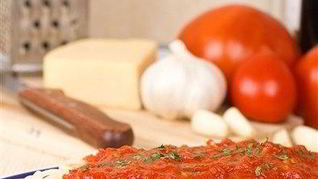 Макароны с помидорами и луком