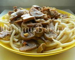Макароны с шампиньонами под сливочным соусом