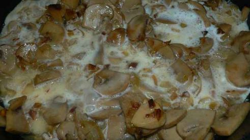 макароны с шампиньонами под сливочным соусом