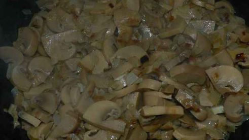 макароны с шампиньонами под сливочным соусом