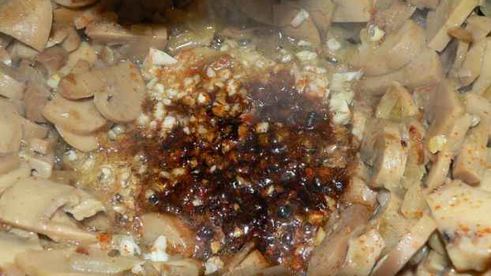 макароны с шампиньонами под сливочным соусом