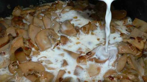 макароны с шампиньонами под сливочным соусом