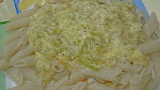 Макароны с соусом из кабачков