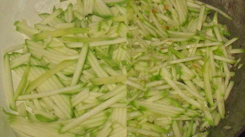 макароны с соусом из кабачков