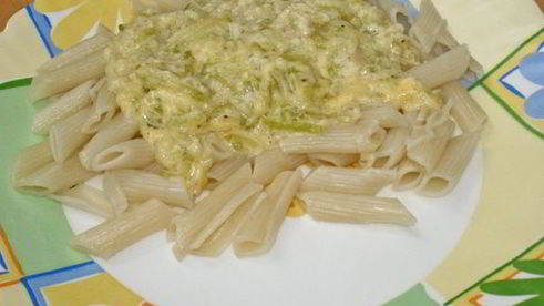 макароны с соусом из кабачков
