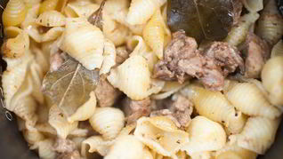 Макароны в мультиварке с мясом