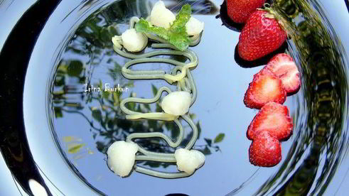 молекулярные спагетти с шариками из водки