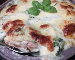 Паккери, фаршированные под соусом бешамель со шпинатом