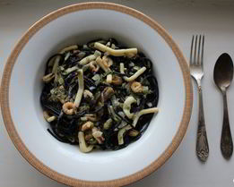 Паста с чернилами каракатицы и морепродуктами