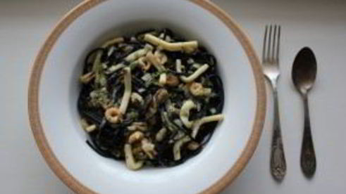 паста с чернилами каракатицы и морепродуктами