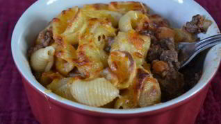 Паста с говяжьим фаршем по-гречески