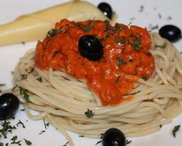 Паста с грибами в томатном соусе