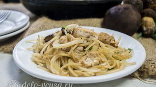 Паста с курицей и грибами