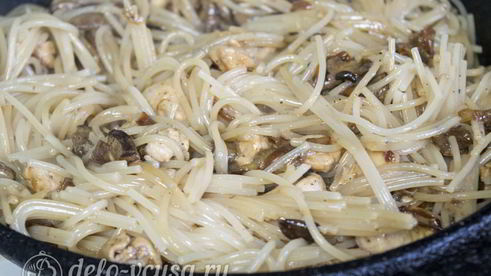 паста с курицей и грибами